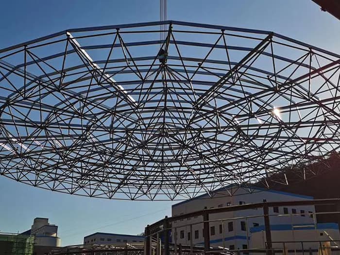 浦东螺栓球网架工程施工现场